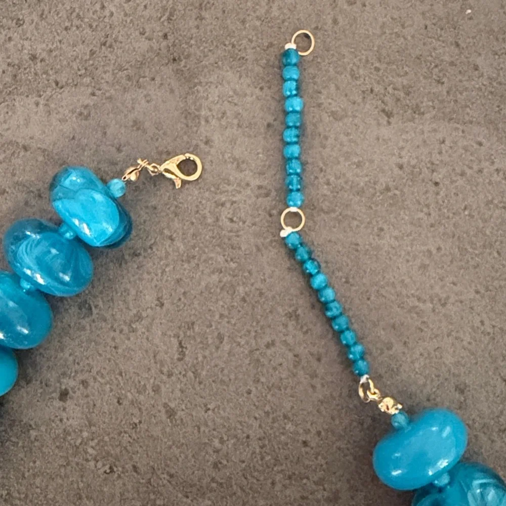 Oversized Beachy Necklace - Picture 5 of 5